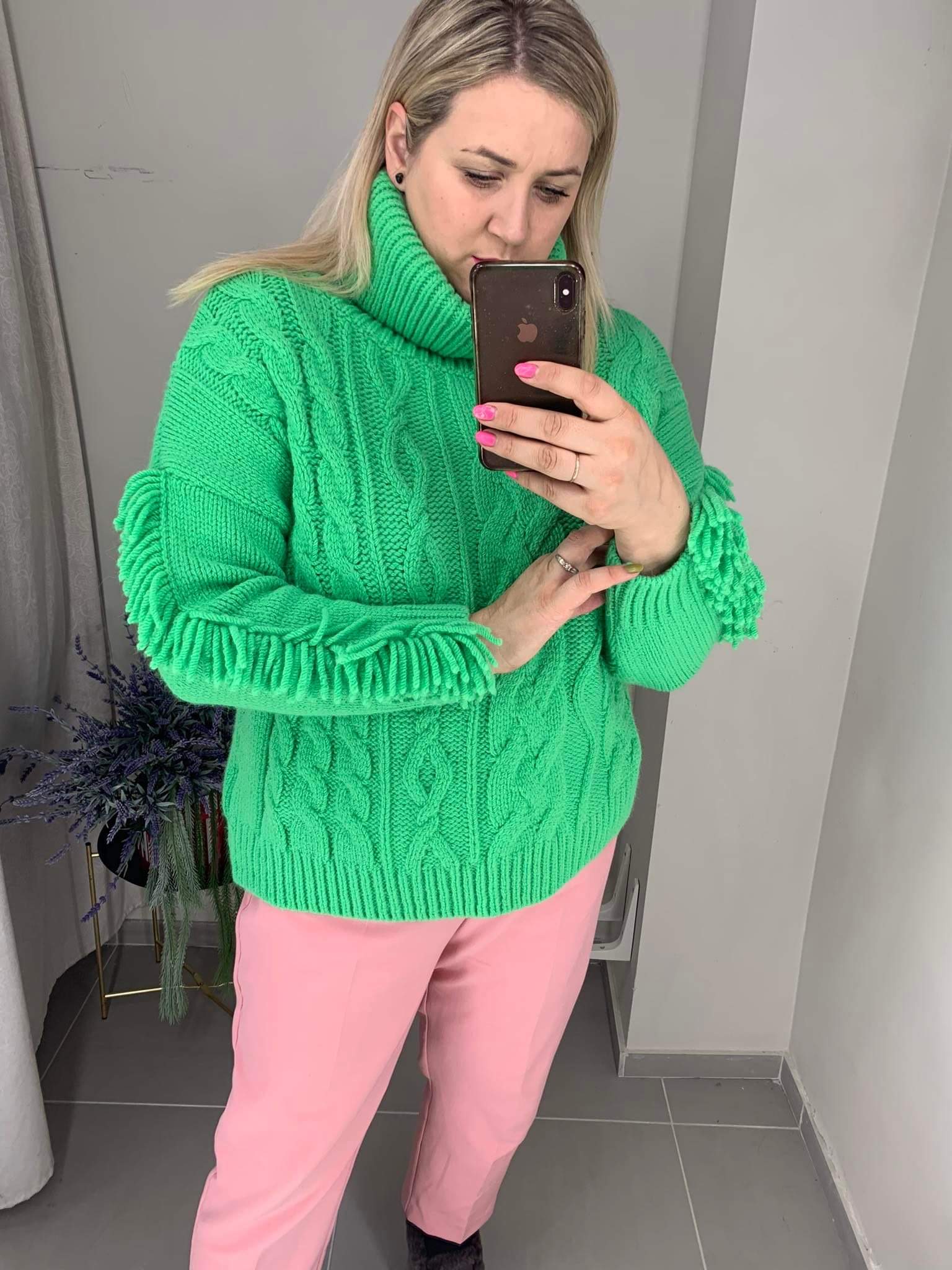 Žalias cocomore megztinis su kutais