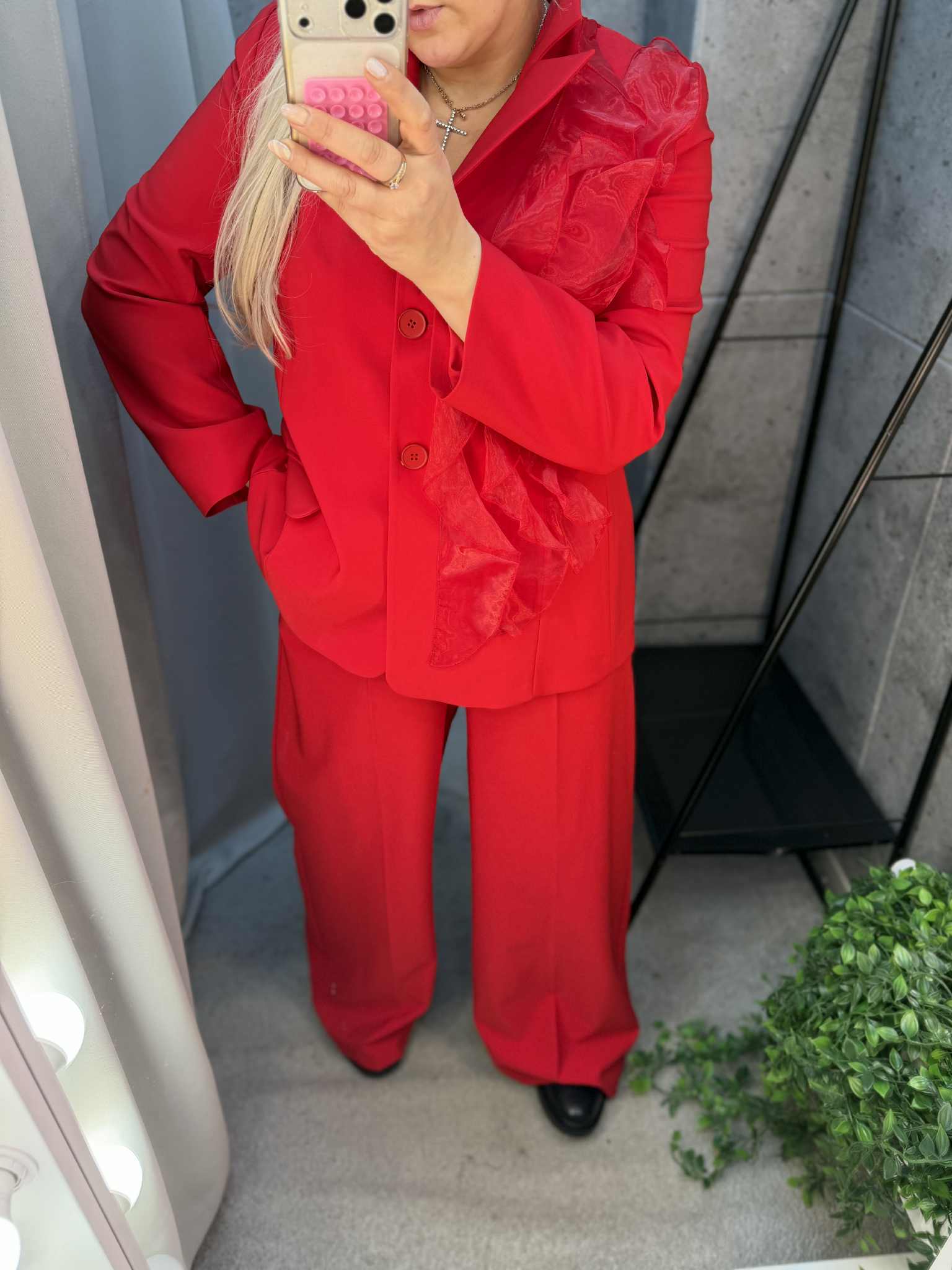 Raudonas 48 dydźio kelnių kostiumas