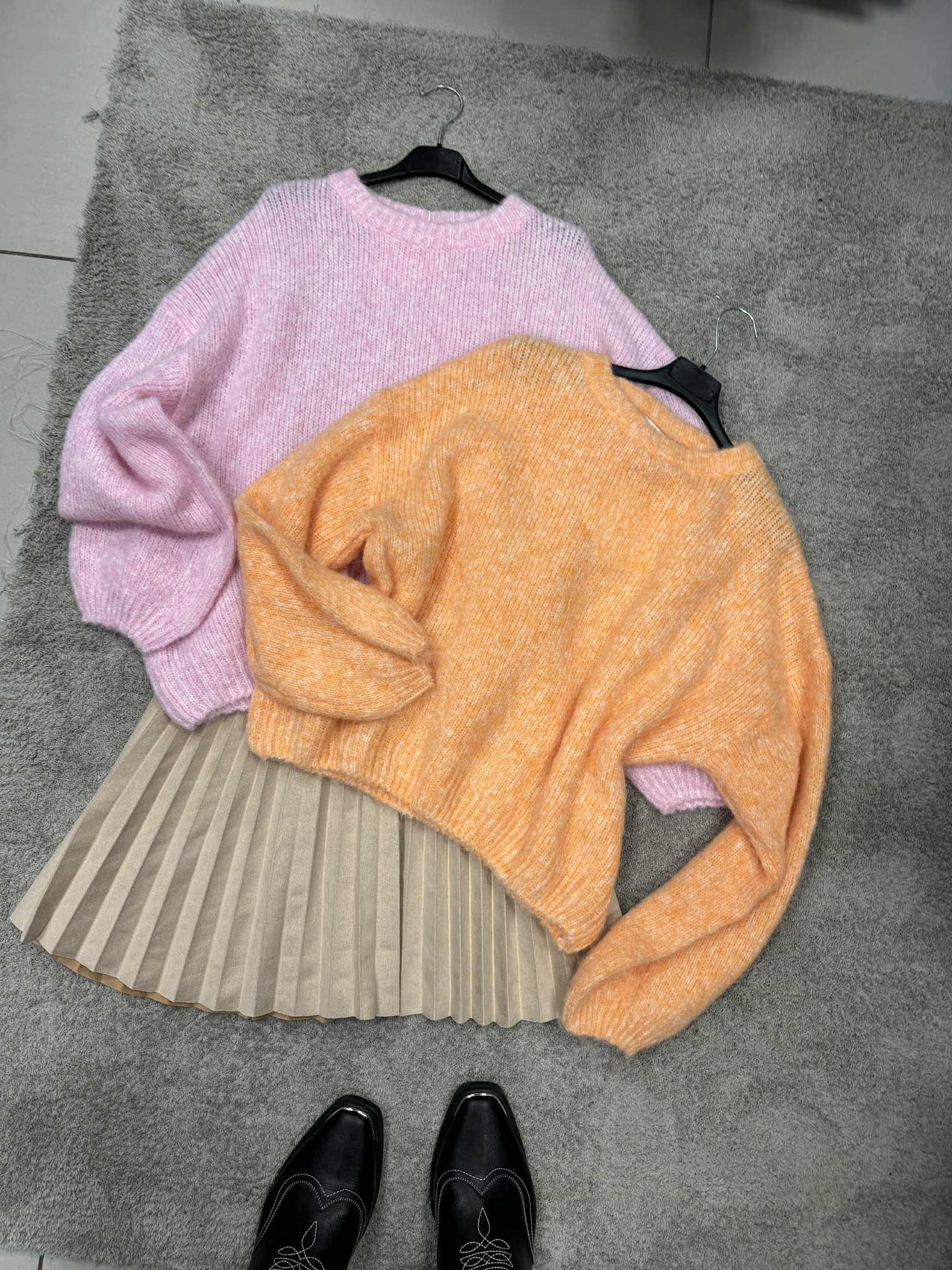 Stilingi vienspalvia oversized megztukai