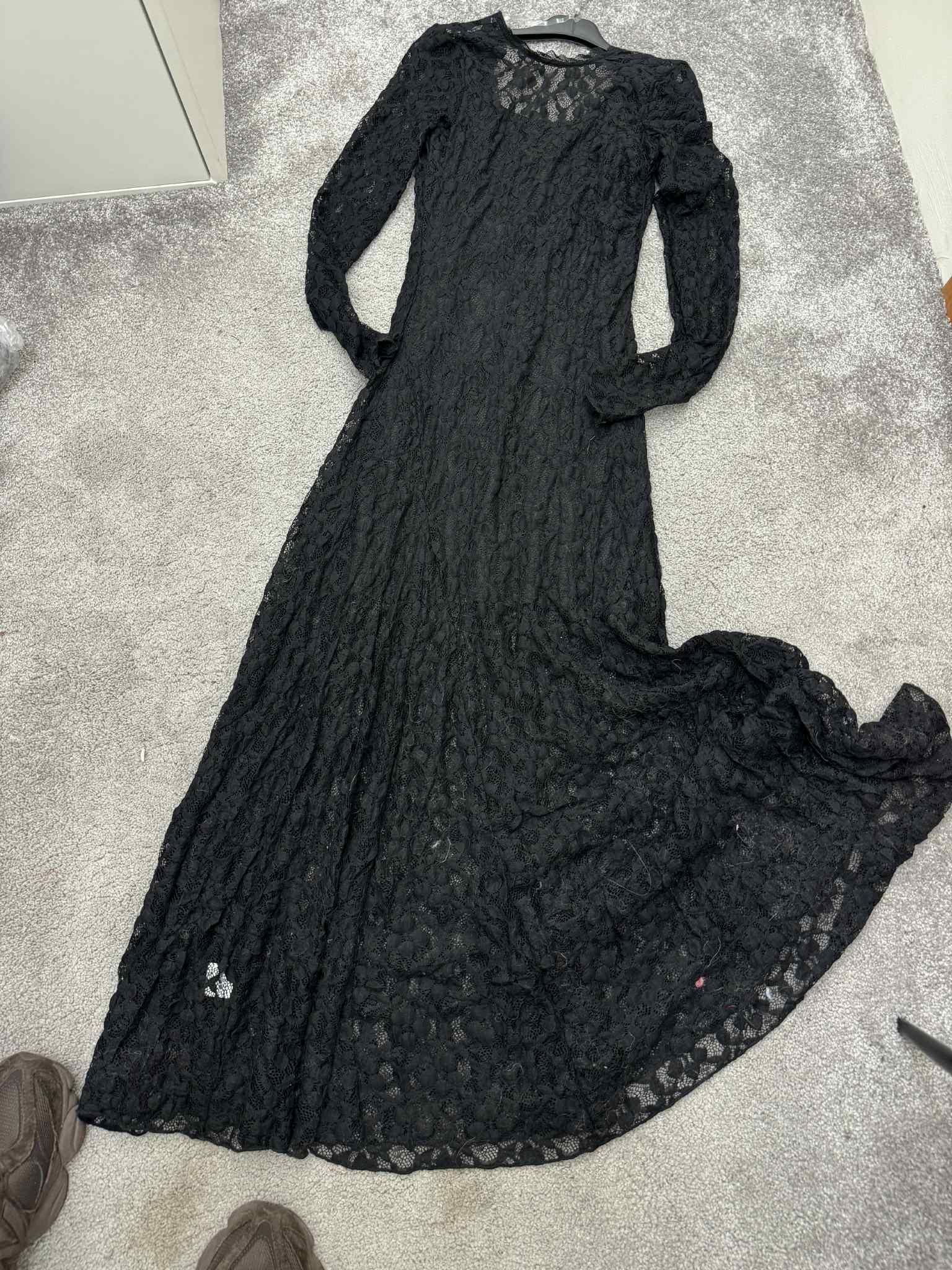 Stilinga ilga gipiūro suknelė