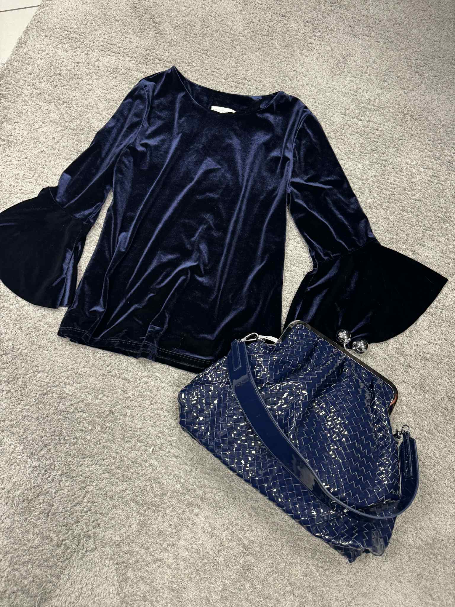 Tamsi mėlyna veliūro palaidinė