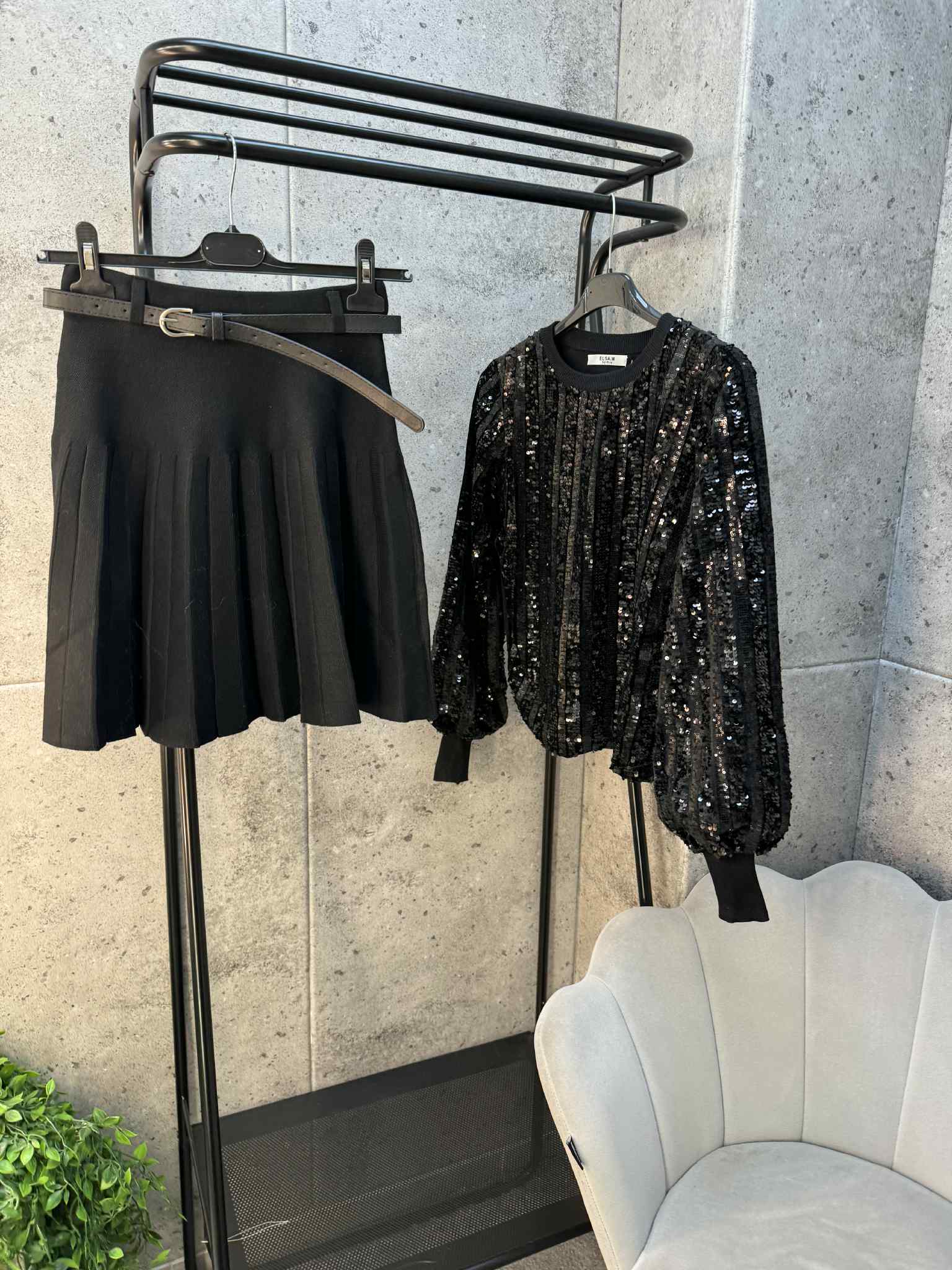 Stilinga žvynelių palaidinė