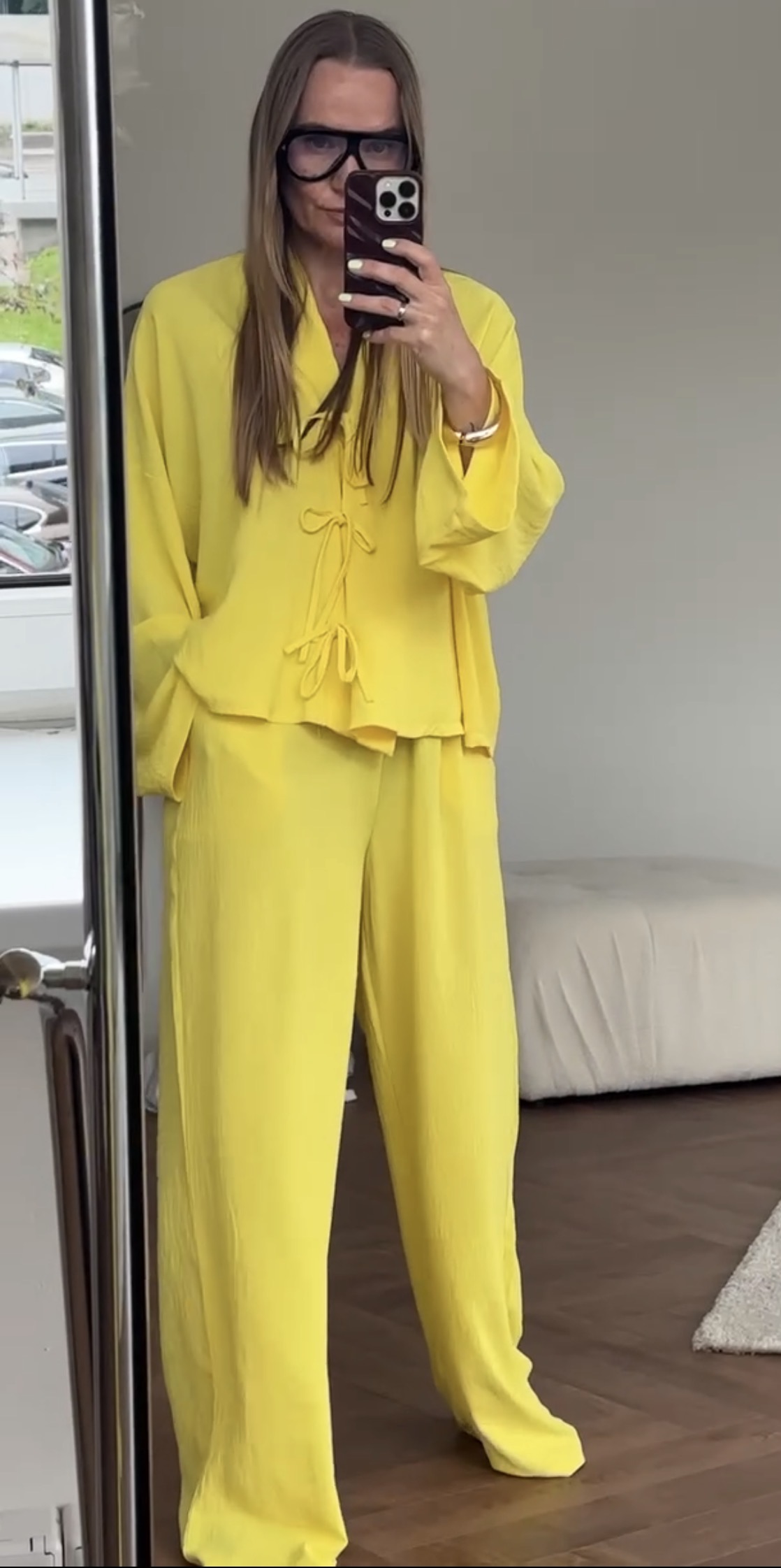 Geltonas krepo kostiumėlis