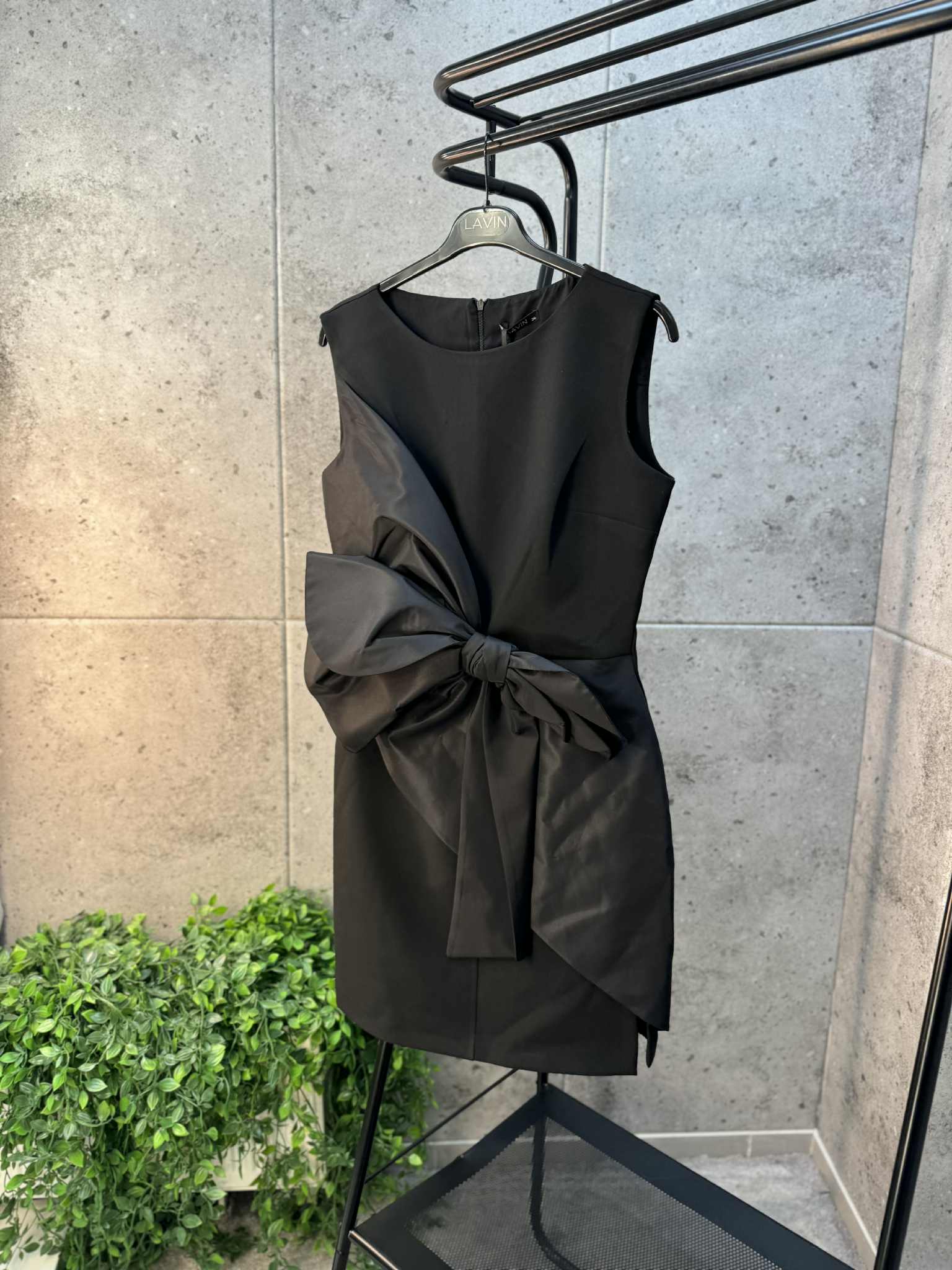 Nuostabi suknelė su kaspinu