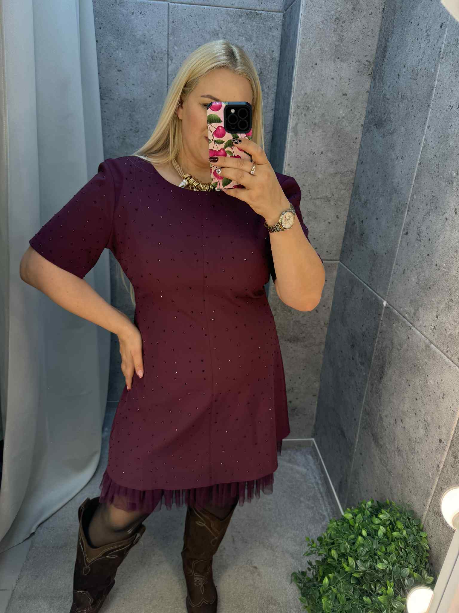 Įspūdinga burgundiška suknelė su blizgiukais